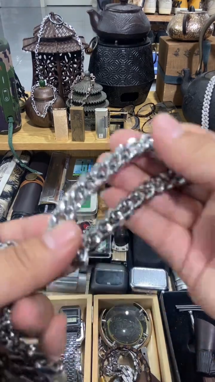 瓷片闪购商品  如图所示