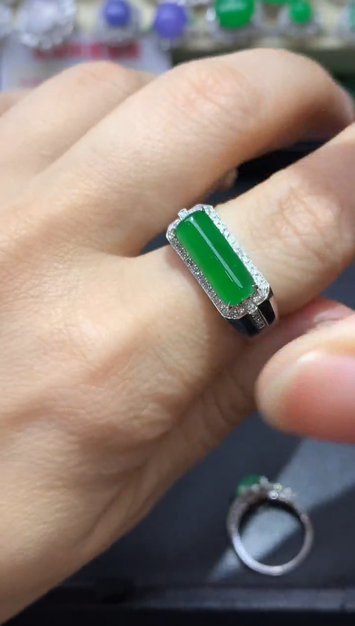 18K金镶嵌戒指翡翠692-中国好珍宝