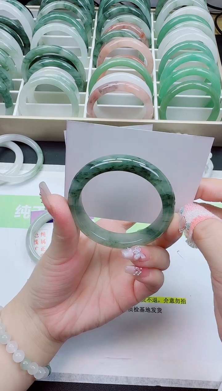 【闪购商品】石英质玉手镯未镶嵌166/50-51圈