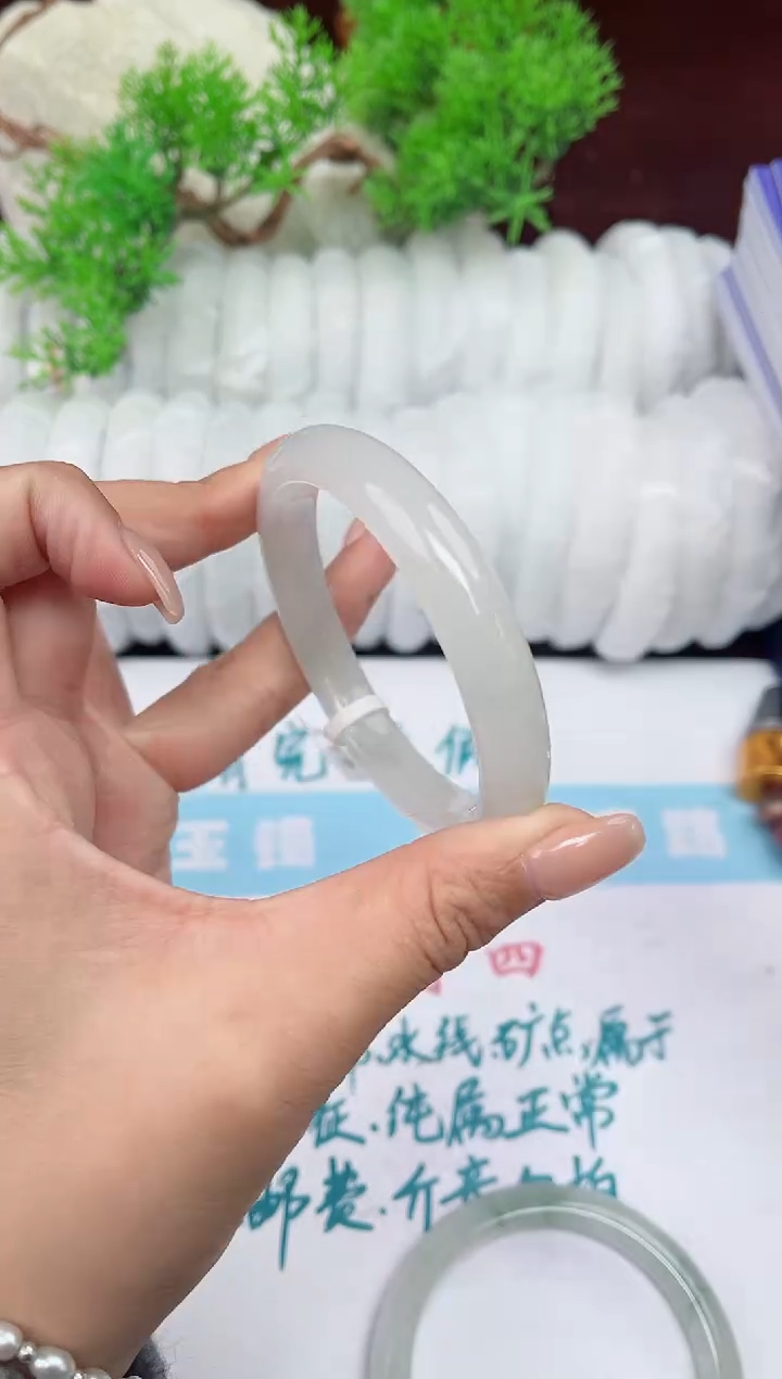 【闪购商品】石英质玉手镯未镶嵌455