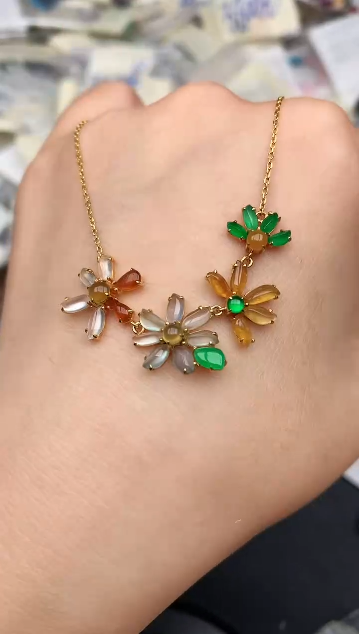 18K金镶嵌挂件翡翠—