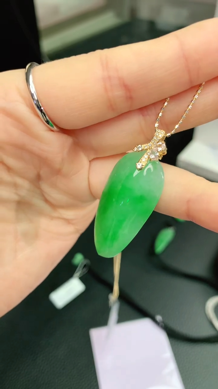 【闪购商品】翡翠颈饰18K金镶嵌赠礼盒证书
