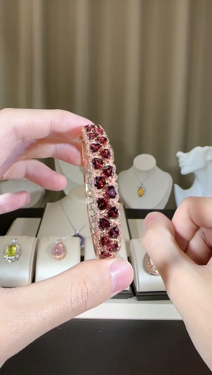 【闪购商品】石榴石手镯银S925镶嵌设计款