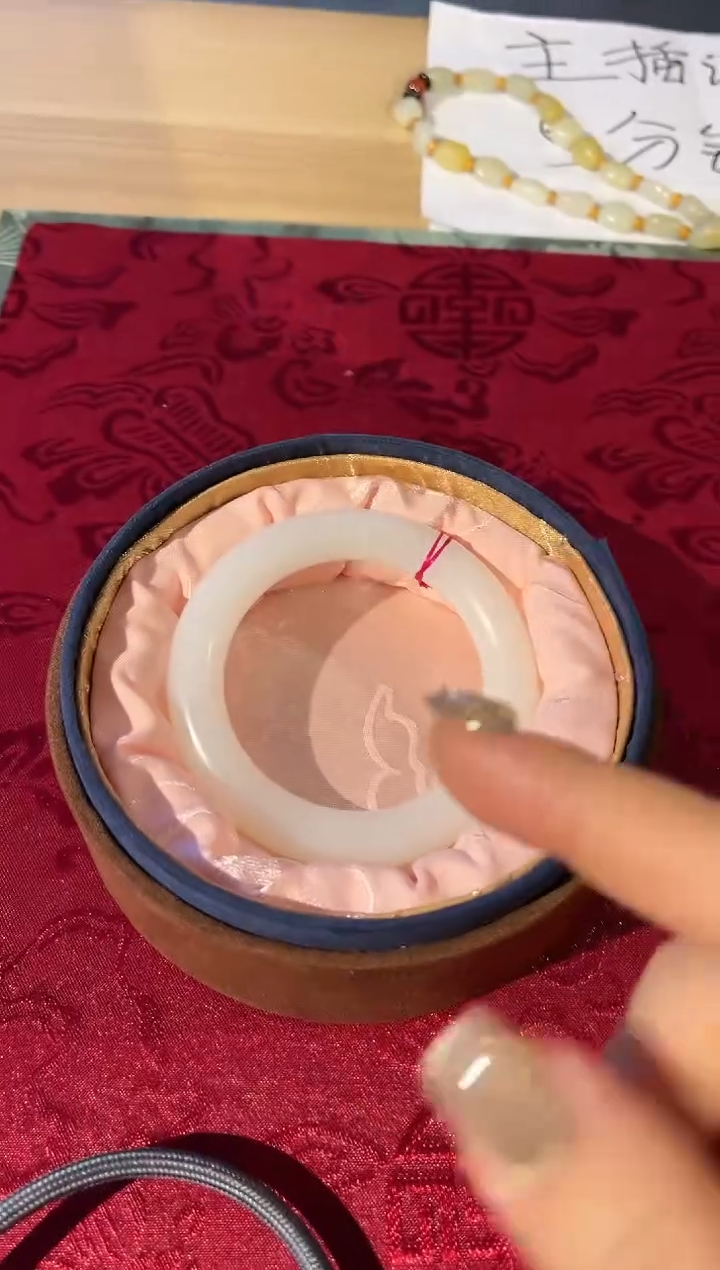 【闪购商品】和田玉手镯未镶嵌14 镯子