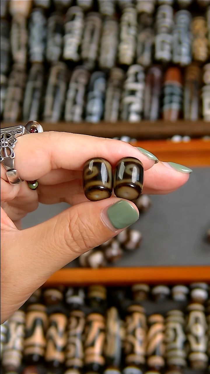 未镶嵌玛瑙/玉髓珠宝半成品放漏玉化两眼12*15单颗价格