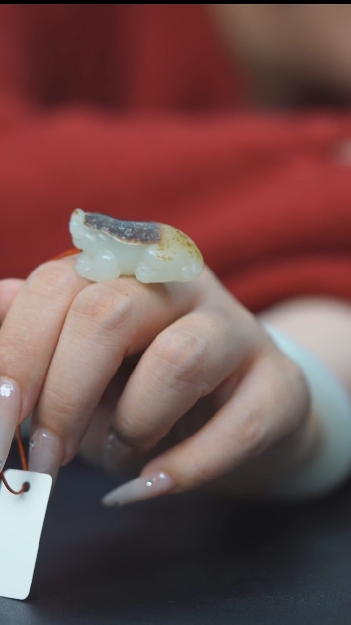 吊坠(赠链)未镶嵌和田玉黑红P籽貔貅 HK90031