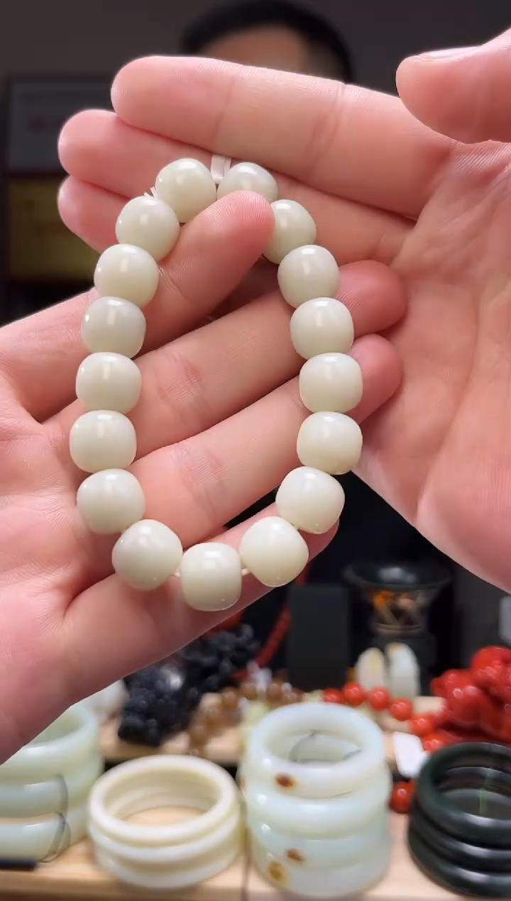 颈饰未镶嵌和田玉手串