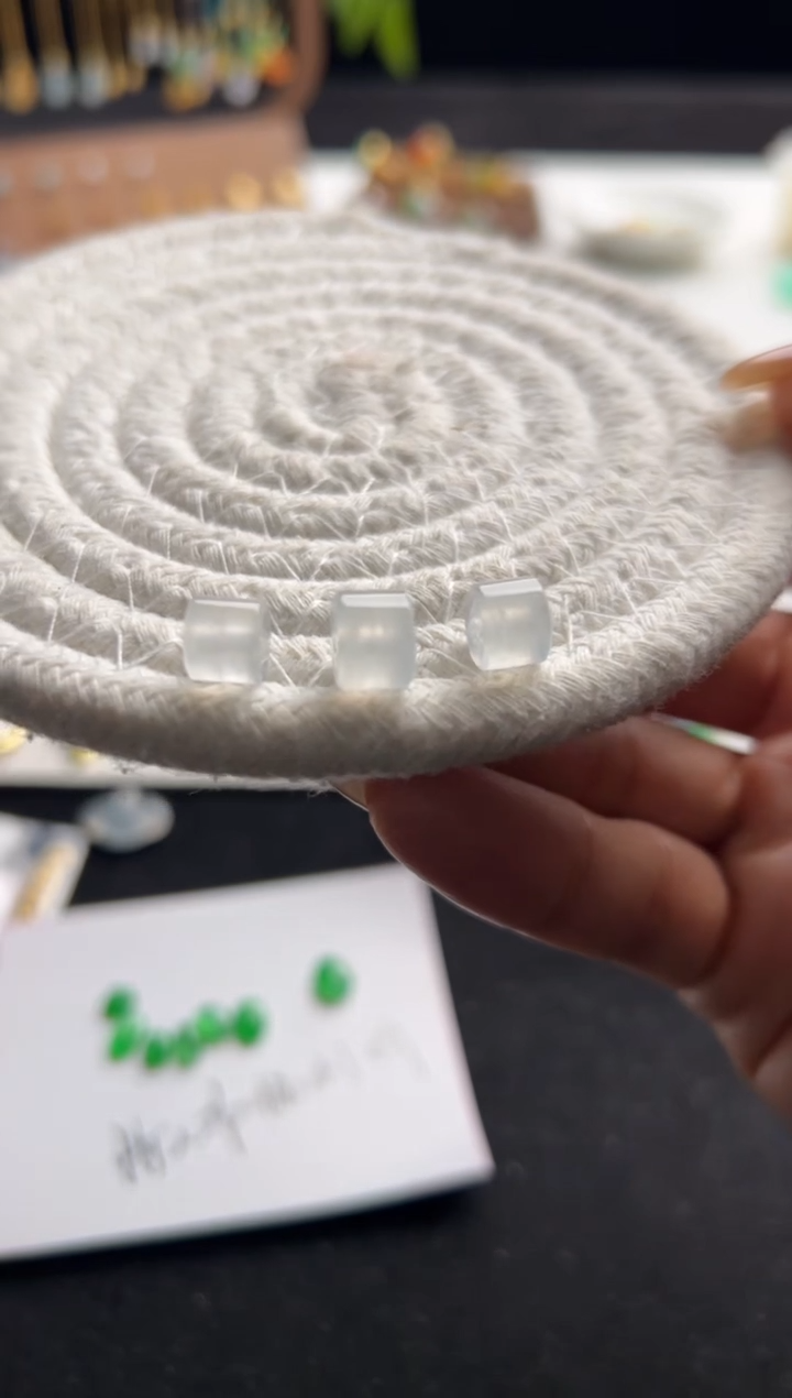 【闪购商品】定制翡翠未镶嵌白冰桶珠三颗2800+280-lh