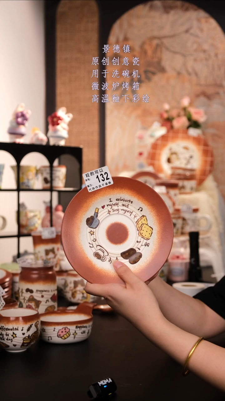 摆件景德镇手工手绘高温釉下彩设计师款