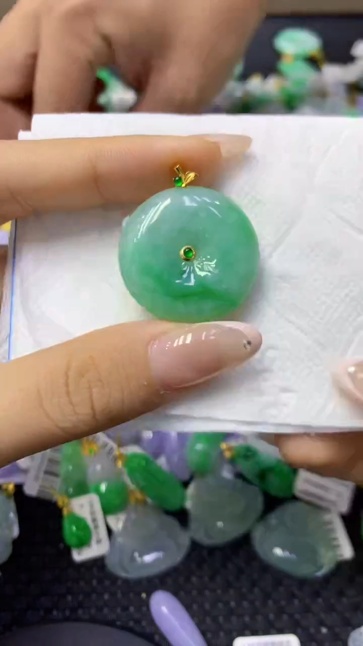 颈饰18K金镶嵌翡翠天然缅甸翡翠A货