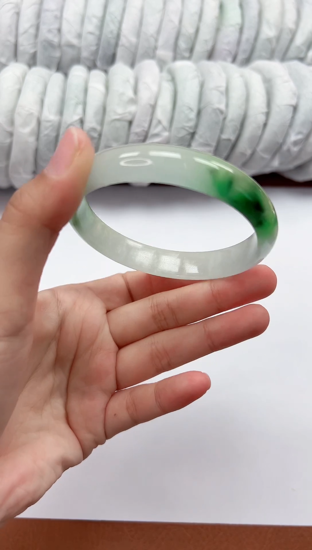 高端手镯，一物一拍M03