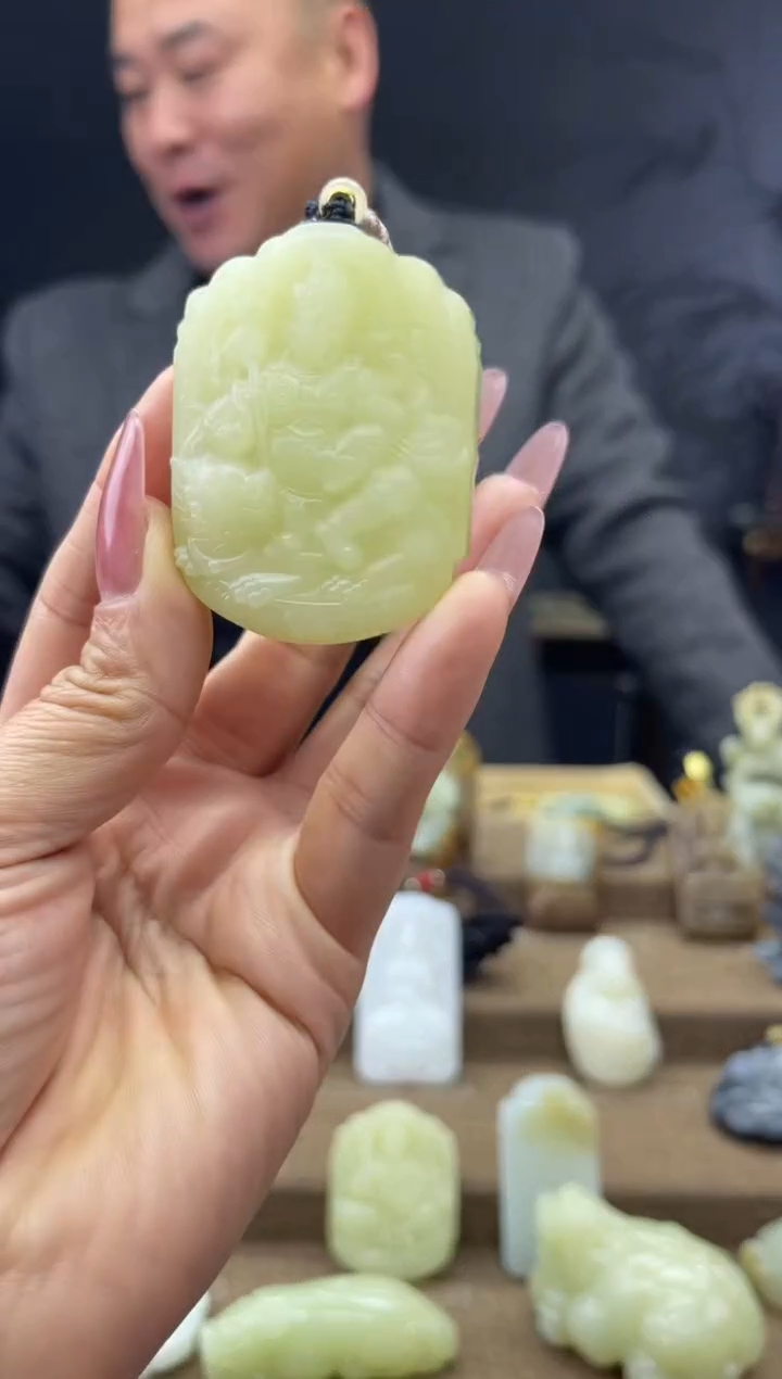 颈饰未镶嵌和田玉1