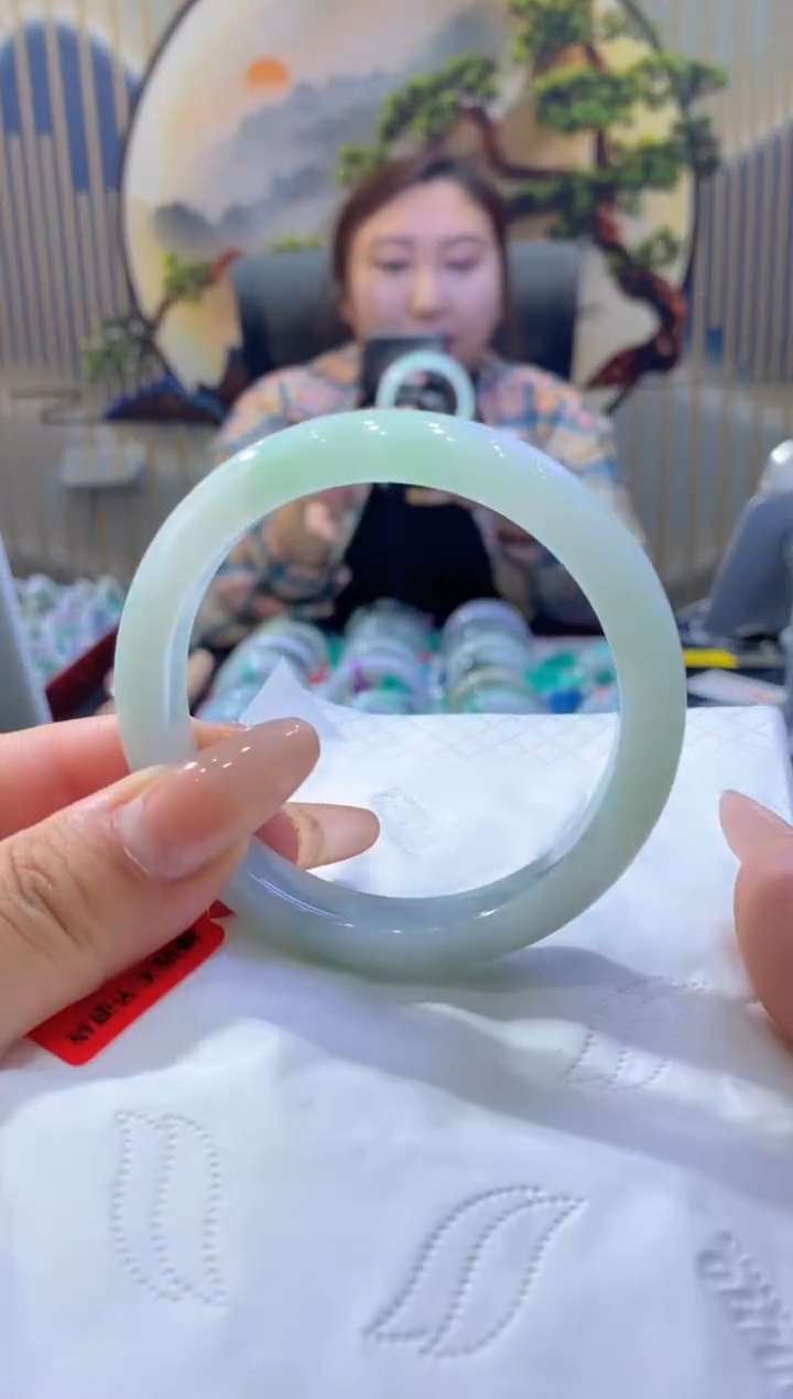 翡翠手镯未镶嵌多人01174