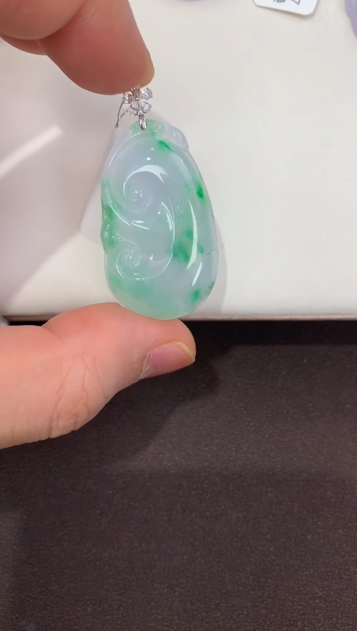 颈饰18K金镶嵌翡翠天然缅甸A货翡翠