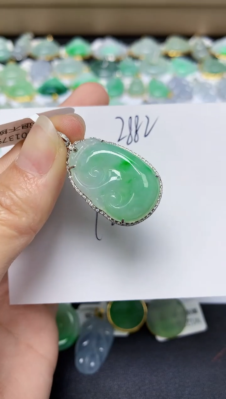 翡翠18K金镶嵌颈饰 天然翡翠A货