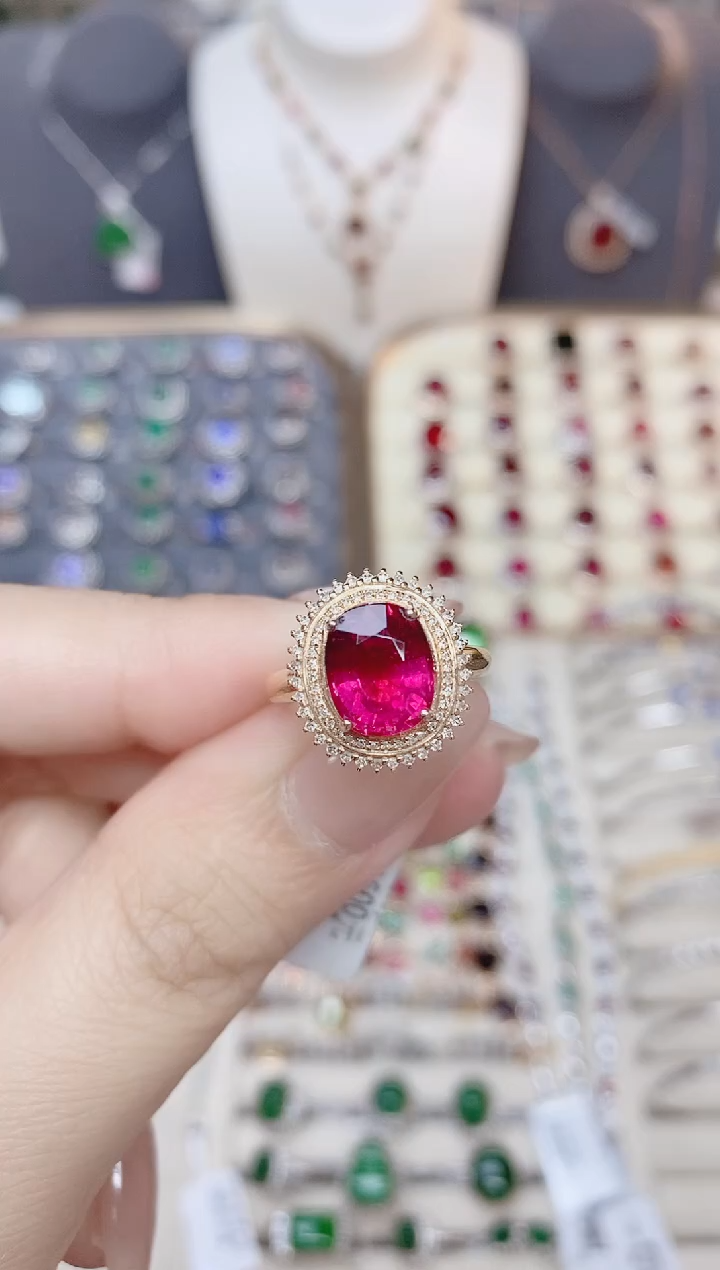 18K金镶嵌碧玺戒指碧玺3.1CT