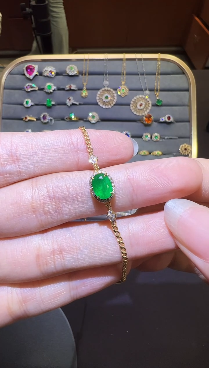 18K金镶嵌手链祖母绿团**妈0.85ct