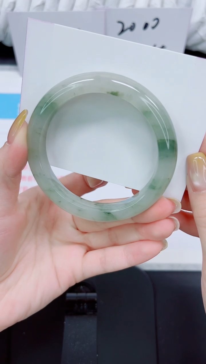 石英质玉手镯未镶嵌12