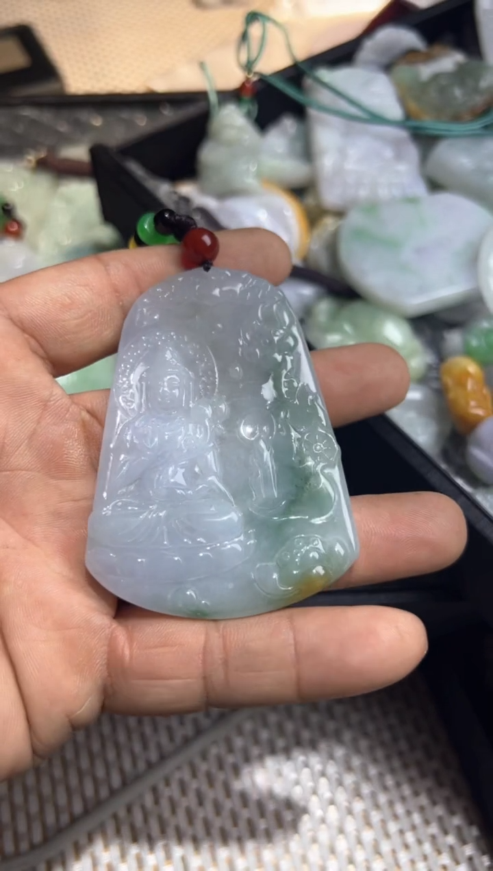 【闪购商品】翡翠吊坠(不含链)未镶嵌飘绿观音