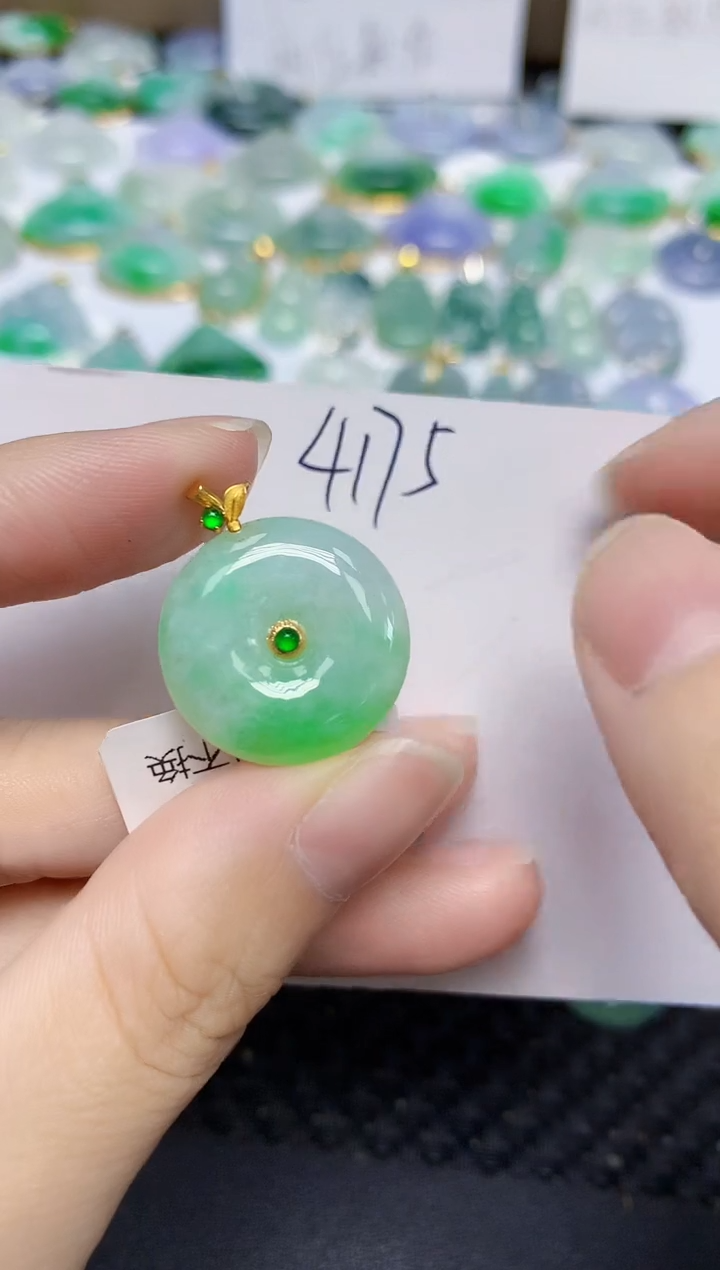 翡翠未镶嵌颈饰天然缅甸翡翠A货