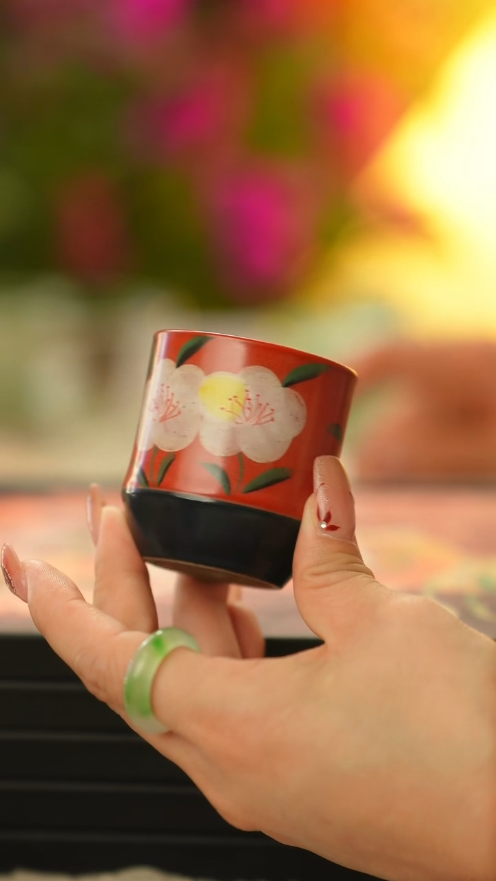 【闪购商品】茶杯红地手绘山茶花 红黑拼接