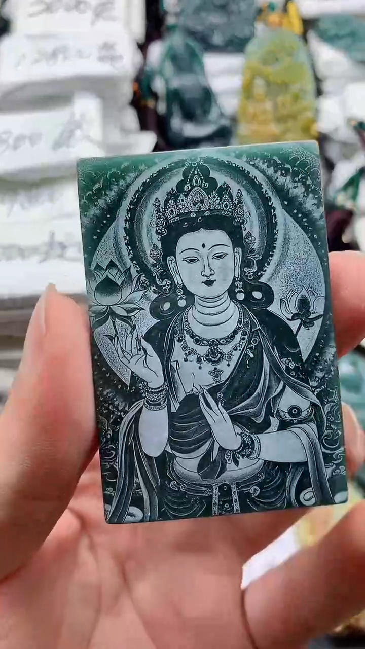 颈饰未镶嵌翡翠背面马