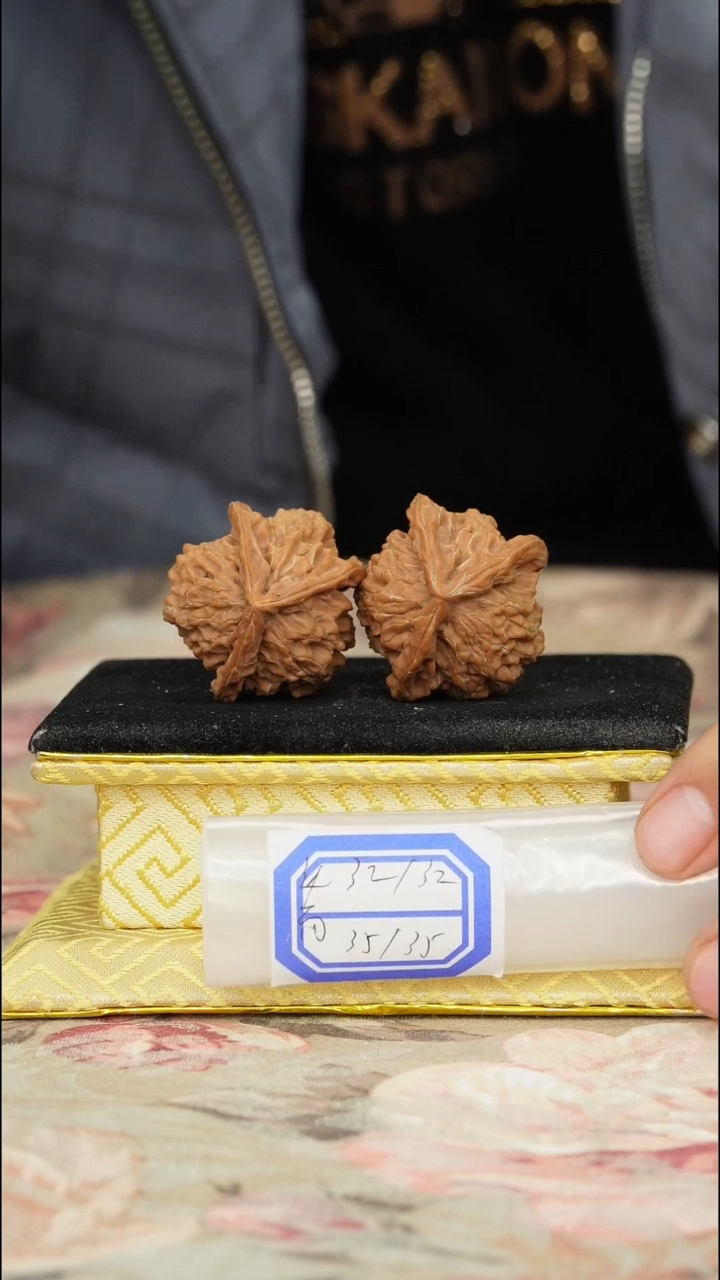 【闪购商品】文玩核桃把件盘山三棱