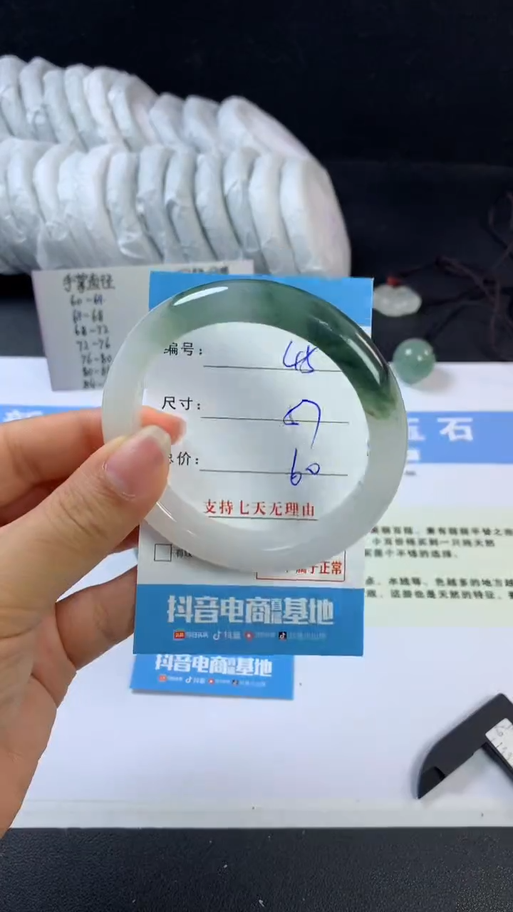 【闪购商品】石英质玉手镯未镶嵌F45