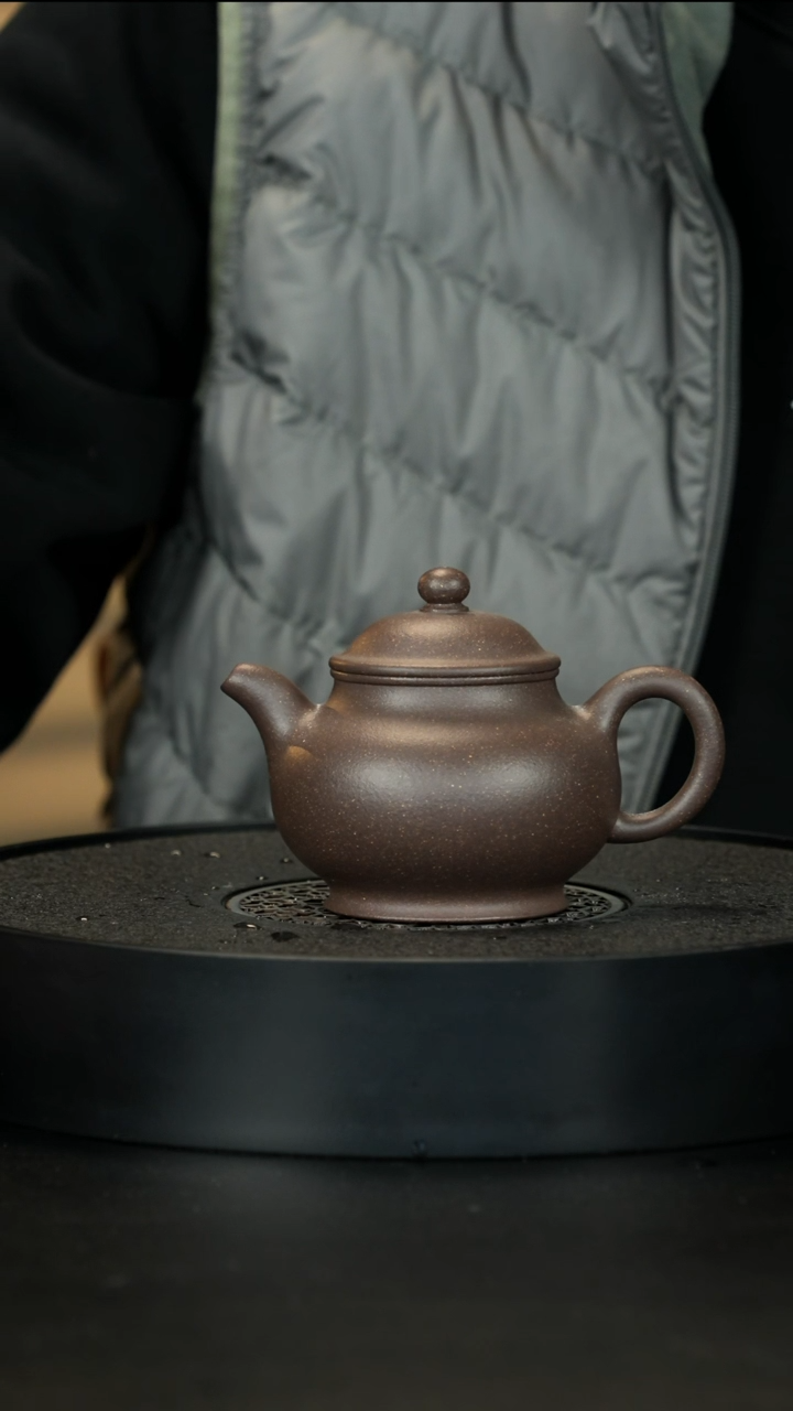 【闪购商品】紫砂茶壶大水潭天青共生手磨料潘壶大漏