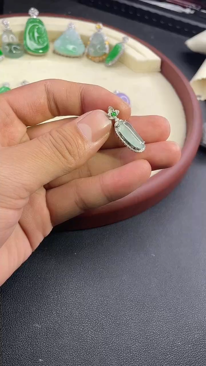 【闪购商品】翡翠颈饰18K金镶嵌吊坠