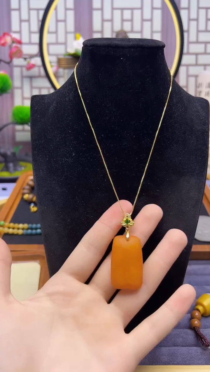 14K金镶嵌吊坠(赠链)蜜蜡E115