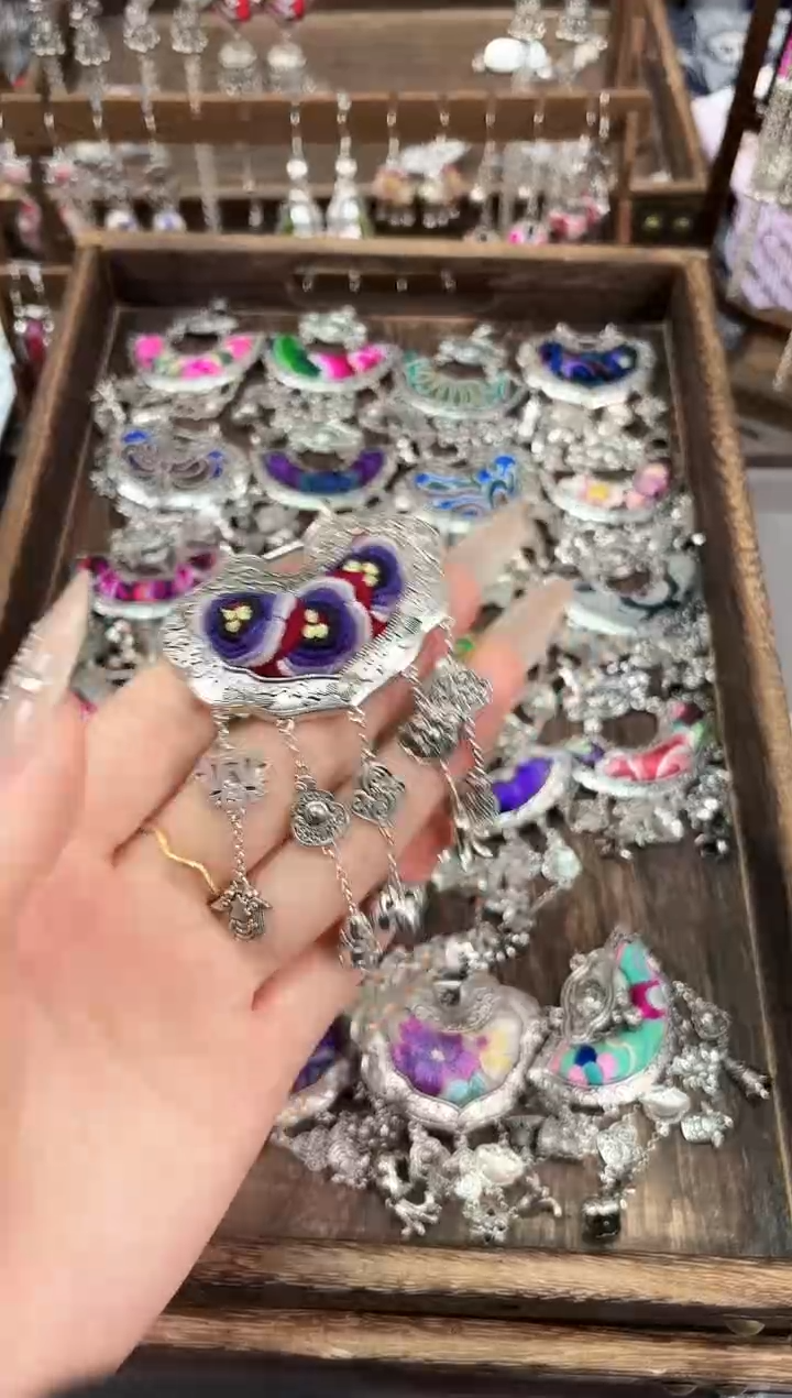 织绣民族风非遗老绣饰品561