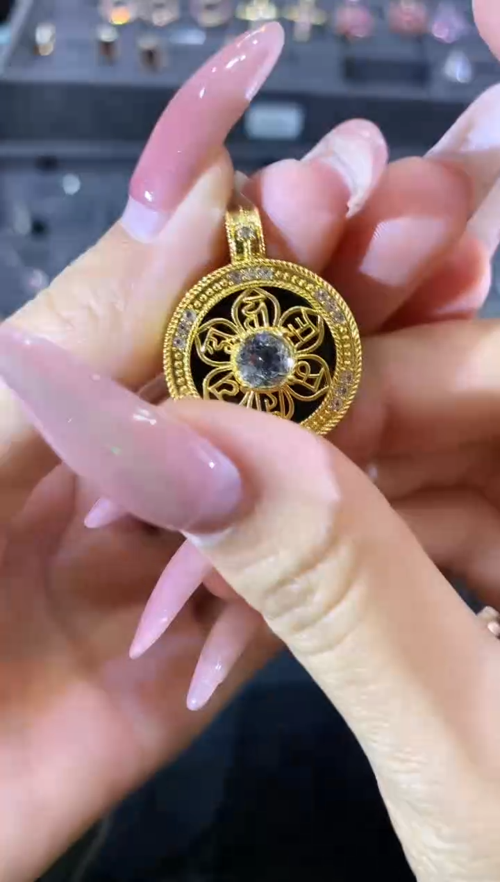 【闪购商品】海蓝宝石吊坠(不含链)18K金镶嵌a1 时尚