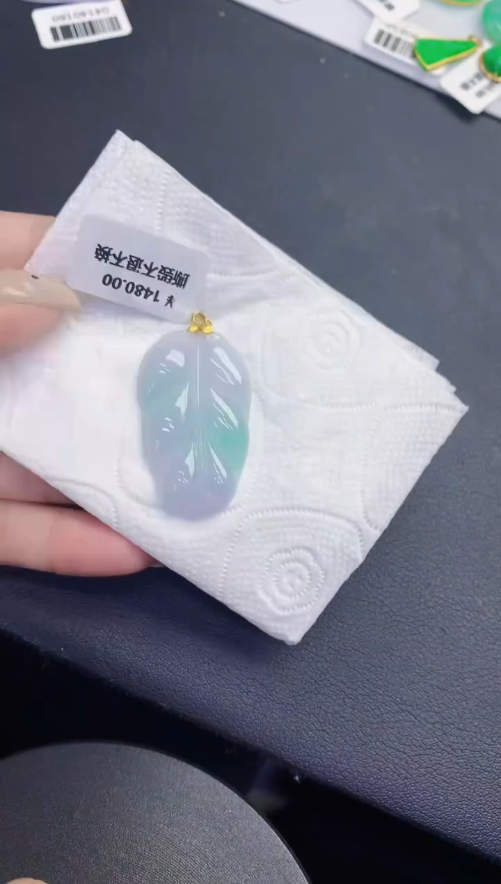 颈饰18K金镶嵌翡翠缅甸天然翡翠A货