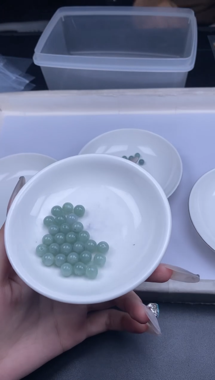 颈饰未镶嵌翡翠散珠批发多样性发货