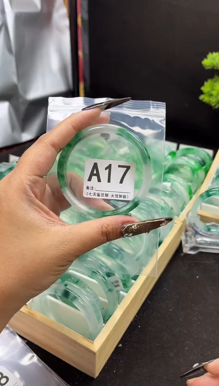 【闪购商品】石英岩玉手镯未镶嵌A17
