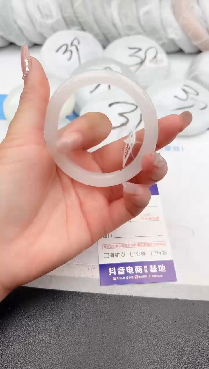 【闪购商品】石英质玉手镯未镶嵌z25-B55.5