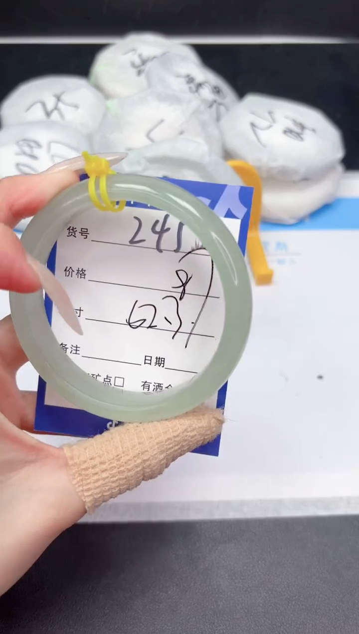 【闪购商品】石英质玉手镯未镶嵌245-62.3