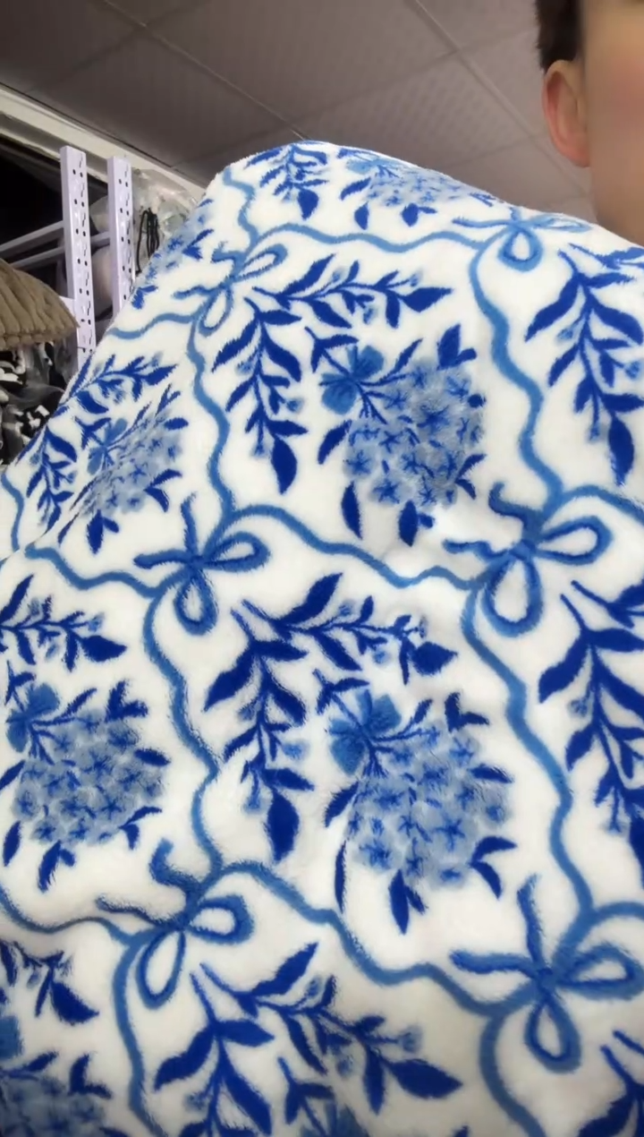 法兰绒蓝花毛毯2*1.8