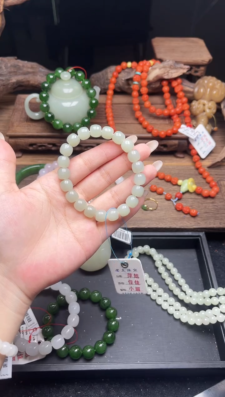 未镶嵌手串和田玉卡10且末青白 老型9014397