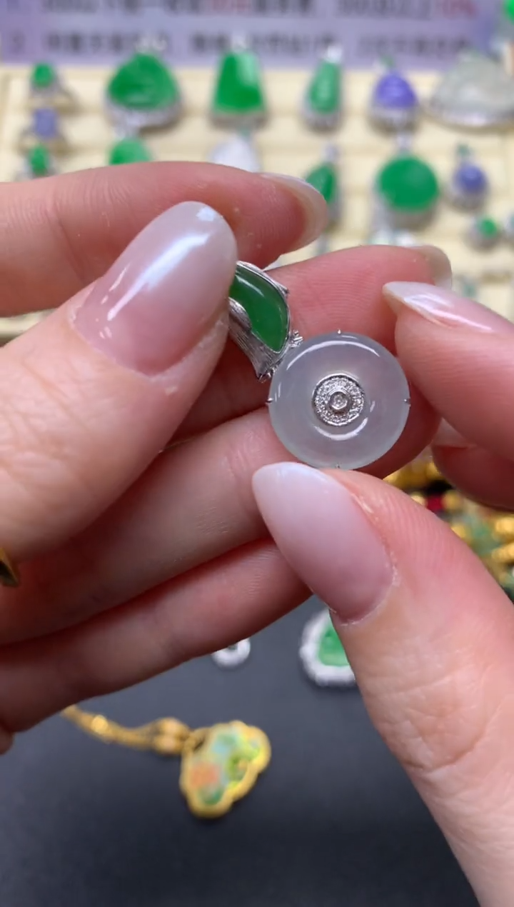 【闪购商品】翡翠吊坠(不含链)18K金镶嵌吊坠|1800+180