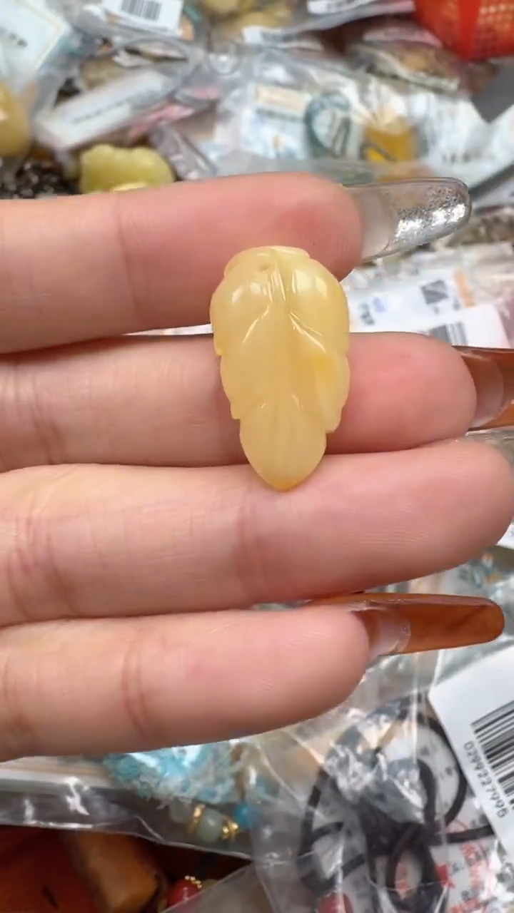 裸石琥珀未镶嵌如图