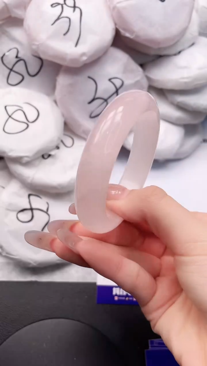 【闪购商品】石英质玉手镯未镶嵌7K245-53