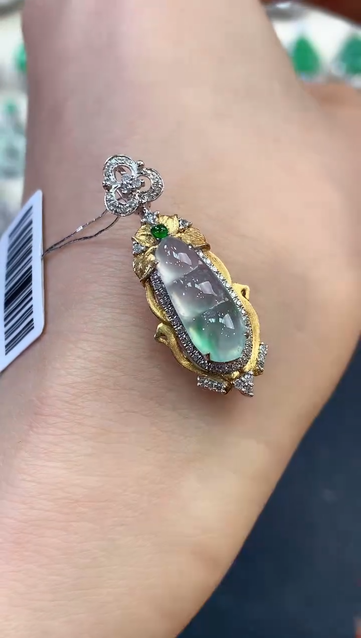 【闪购商品】翡翠吊坠(不含链)18K金镶嵌 C46