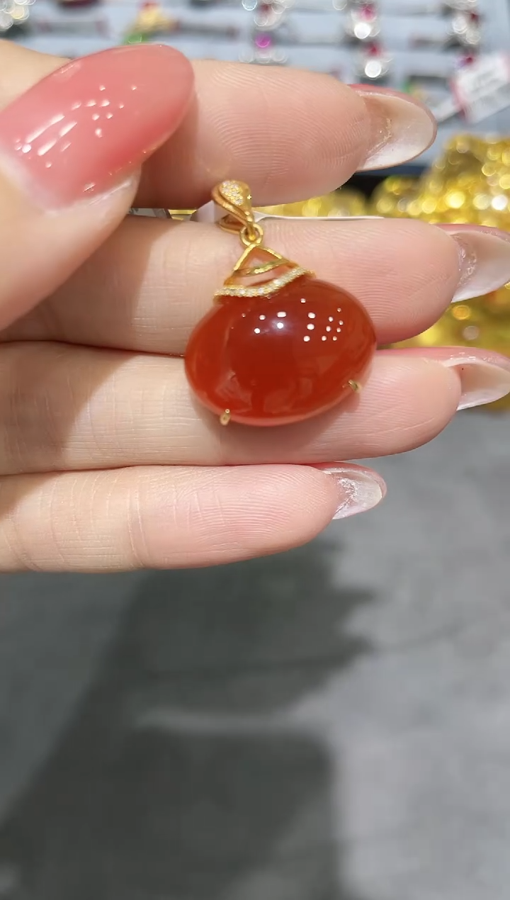 南红玛瑙吊坠（不含链）18K金镶嵌吊坠