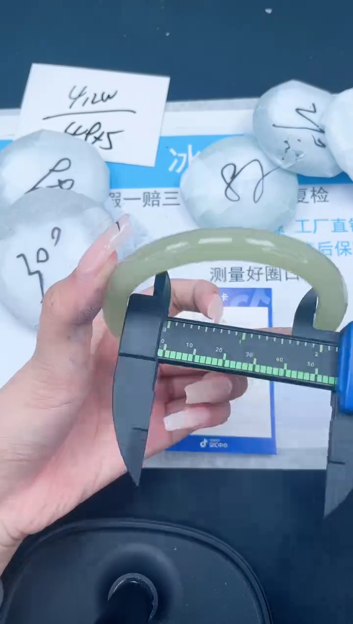 【闪购商品】石英质玉手镯未镶嵌609-65