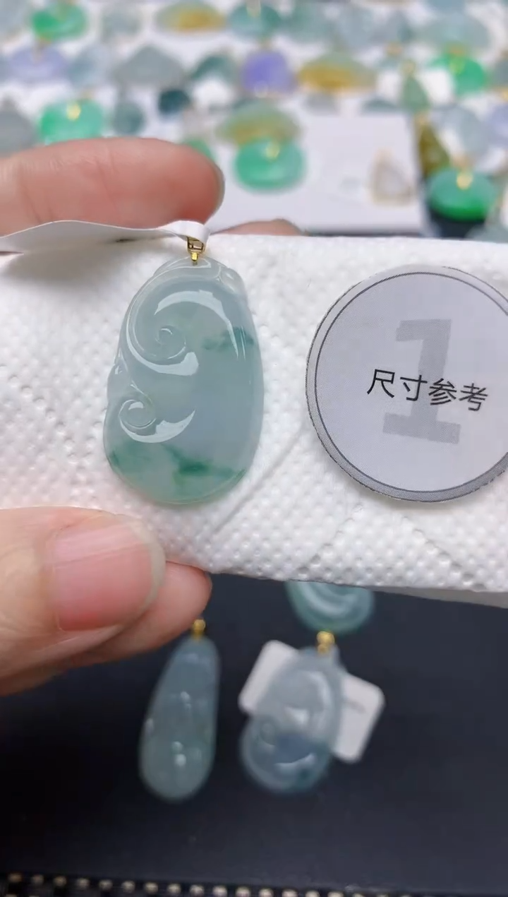 翡翠18K金镶嵌颈饰天然缅甸A货翡翠