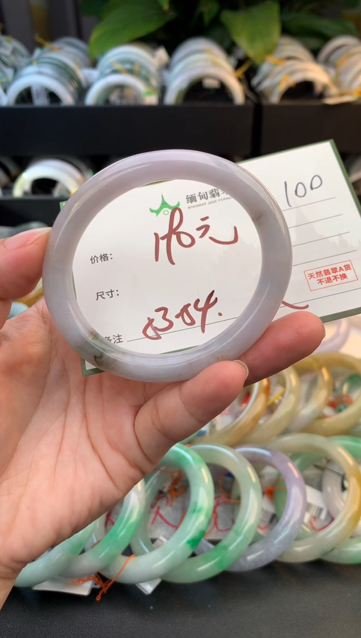 未镶嵌定制翡翠毛货需精细抛光+多人