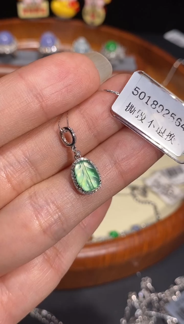 【闪购商品】翡翠颈饰18K金镶嵌吊坠