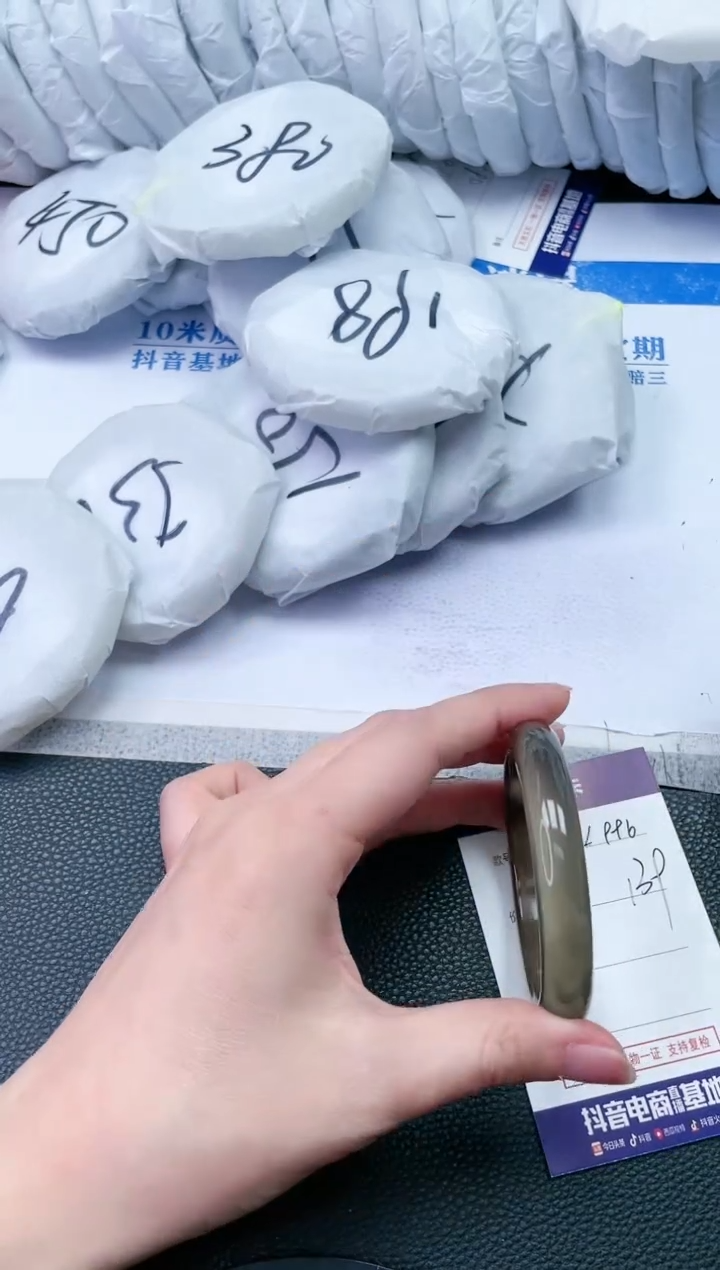 【闪购商品】石英质玉手镯未镶嵌L996